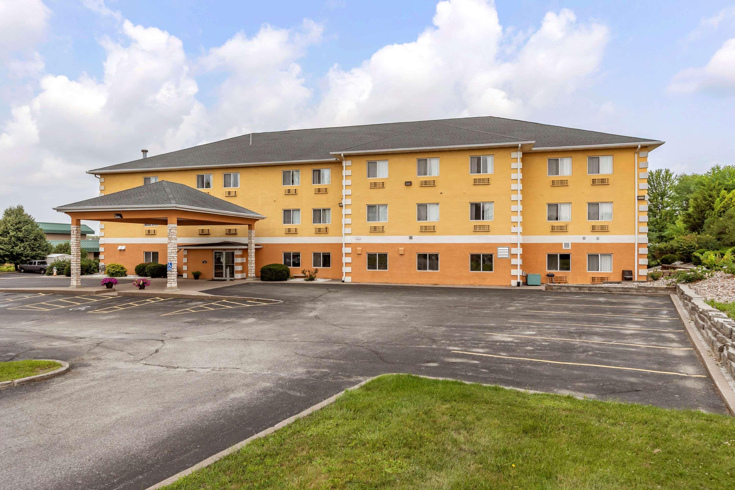 Comfort Inn Muscatine Near Hwy 61 Exterior photo