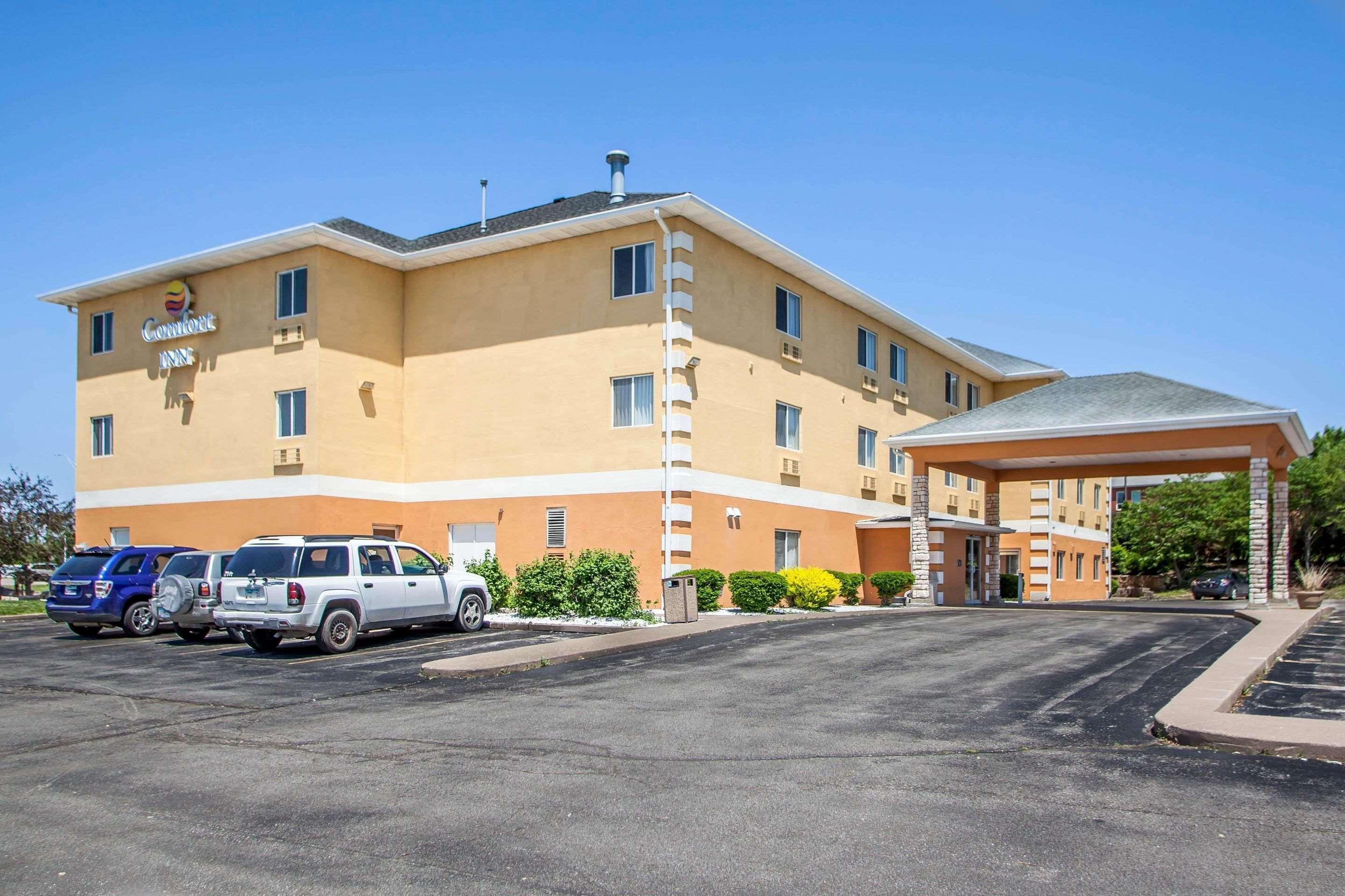 Comfort Inn Muscatine Near Hwy 61 Exterior photo